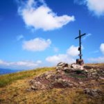 La croce sulla cima del Monte Porcile
